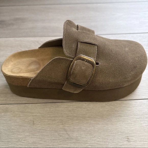 Cushionaire Blain Suede Platform Clogs Women's Size 9 Taupe Boho Slip On Mules - Picture 5 of 6
